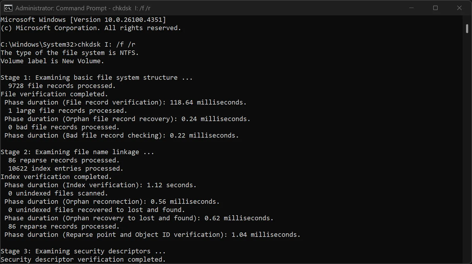 Lệnh CHKDSK trong Command Prompt kiểm tra ổ đĩa I để tìm lỗi