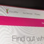 Logo 23andMe trên website, minh họa vụ rò rỉ dữ liệu di truyền 2023