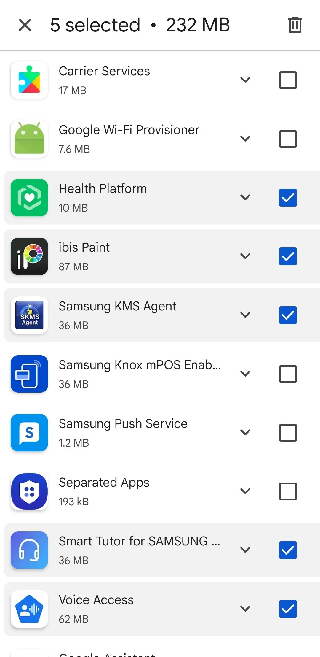 Lựa chọn các ứng dụng để gỡ cài đặt hàng loạt trong tab Quản lý của Google Play Store