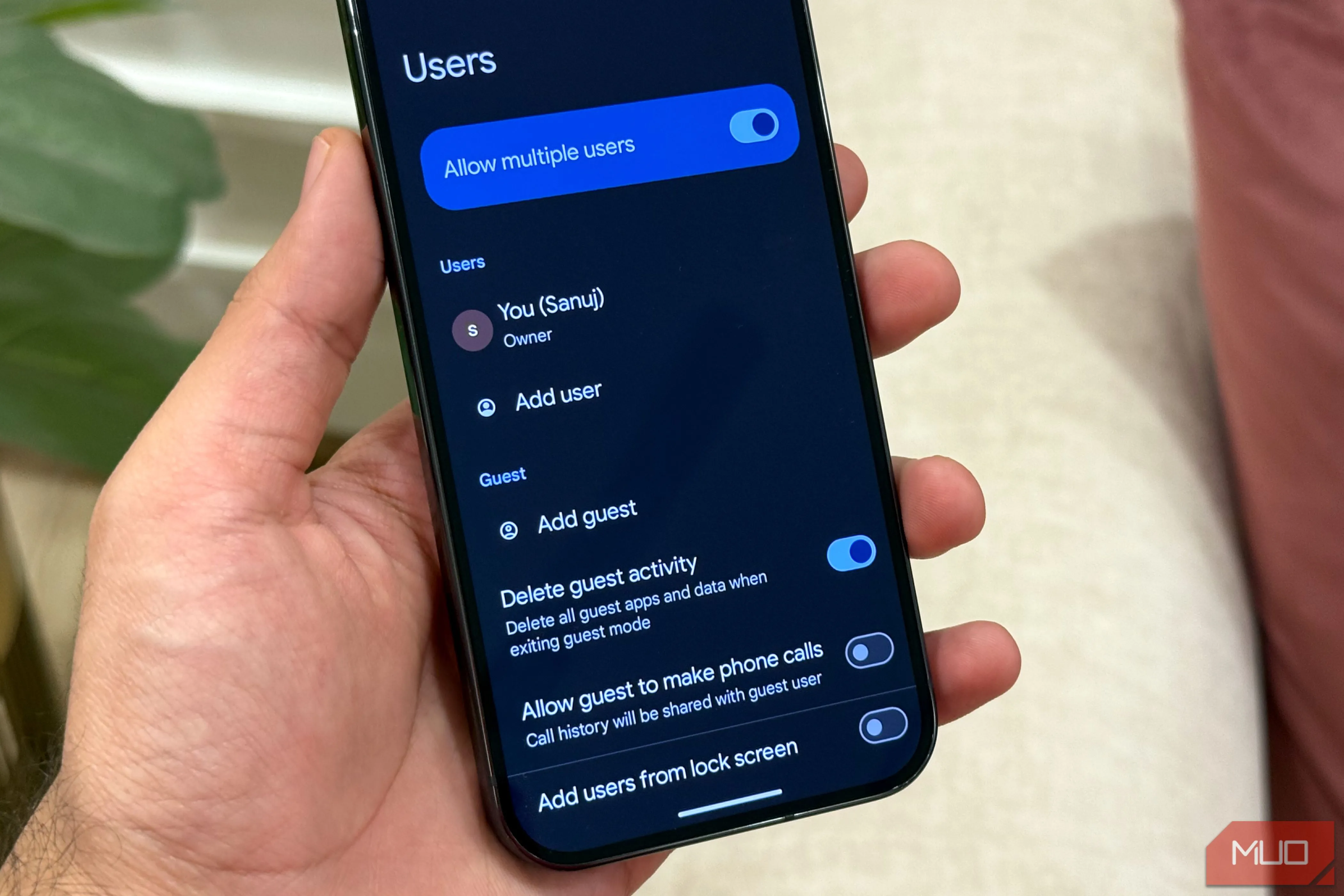 Màn hình cài đặt Android hiển thị tùy chọn thêm và quản lý nhiều hồ sơ người dùng, bao gồm tài khoản khách