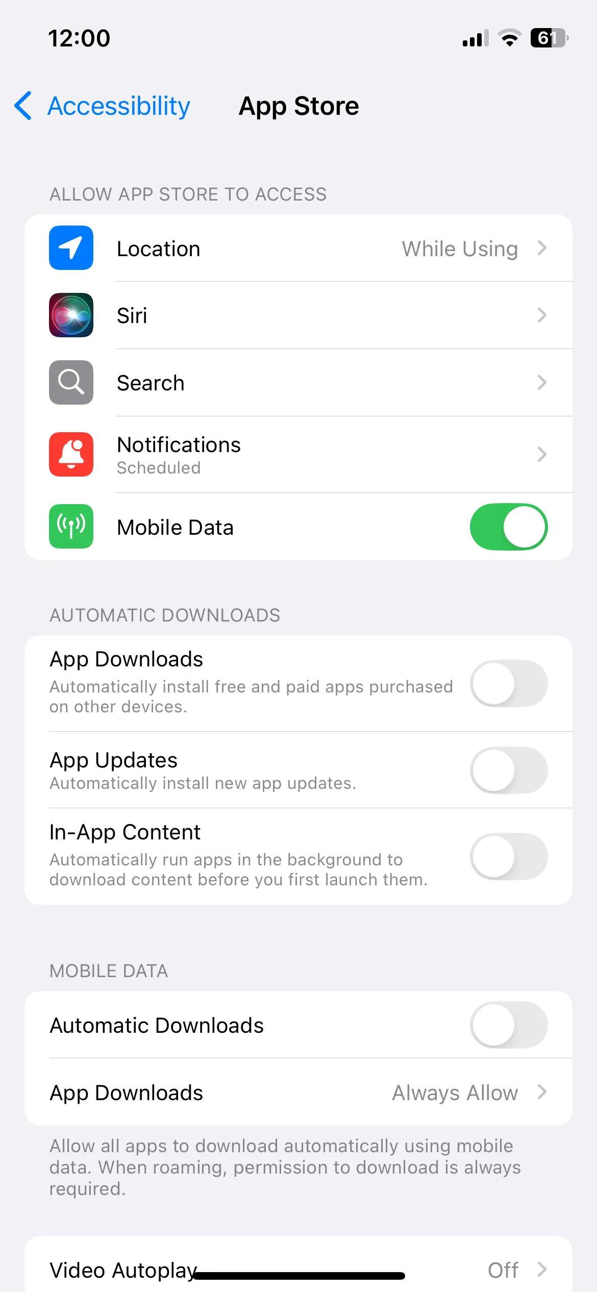 Màn hình cài đặt App Store trên iPhone, hiển thị các tùy chọn tải về tự động cho ứng dụng và cập nhật, cho phép người dùng tắt tải về tự động để tiết kiệm pin và tài nguyên.