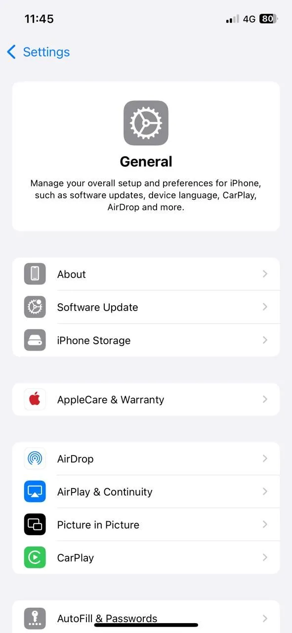 Màn hình cài đặt Cài đặt chung trên iPhone, nơi truy cập cập nhật phần mềm iOS và ứng dụng