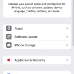 Màn hình Cài đặt trên iPhone, minh họa cách truy cập mục Cài đặt chung để xem thông tin thiết bị và kiểm tra mã model iPhone