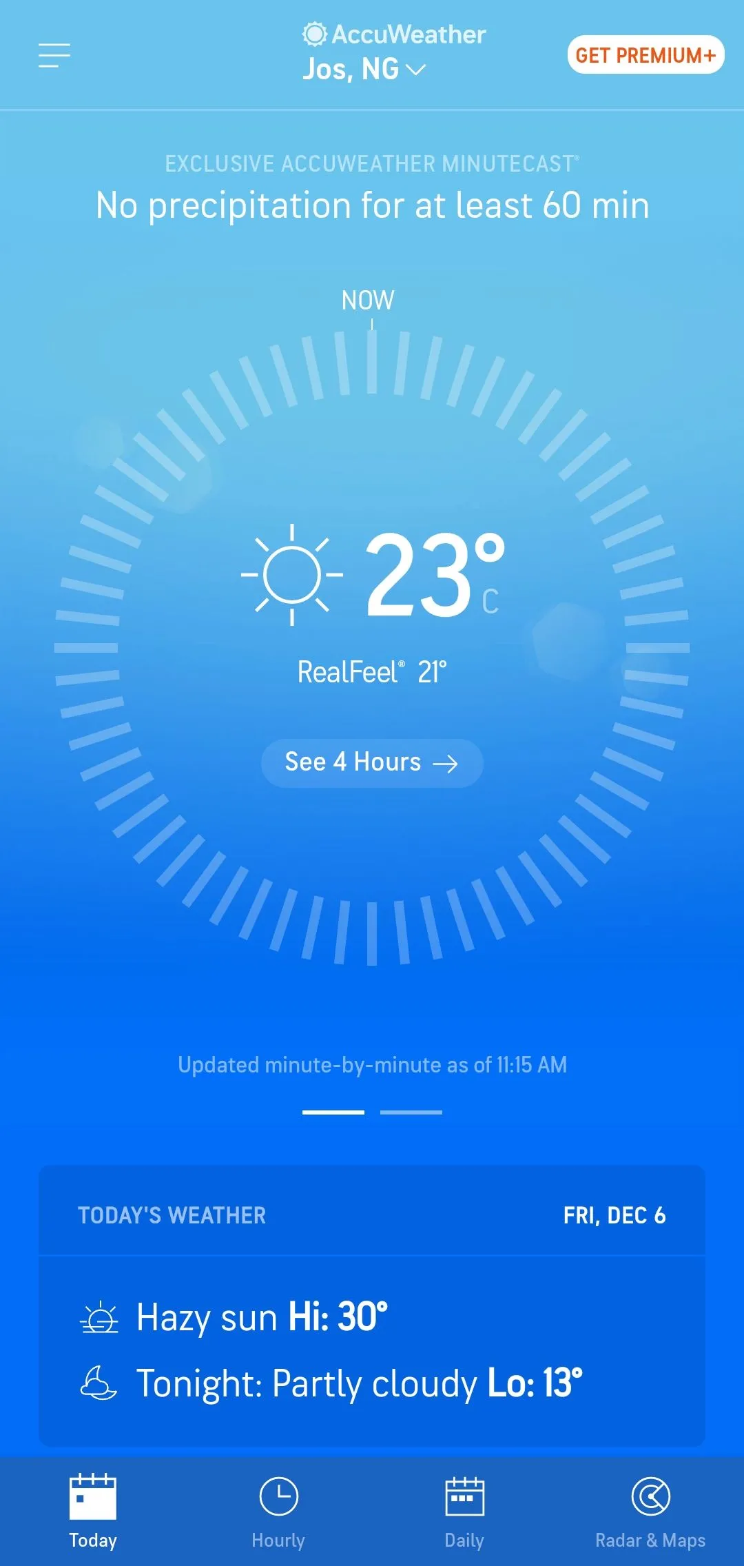 Màn hình chính của AccuWeather hiển thị nhiệt độ RealFeel® và các thông tin thời tiết hiện tại.