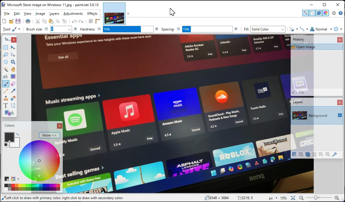 Màn hình chính của ứng dụng chỉnh sửa ảnh Paint.NET trên Windows 11, hiển thị các công cụ và lớp.