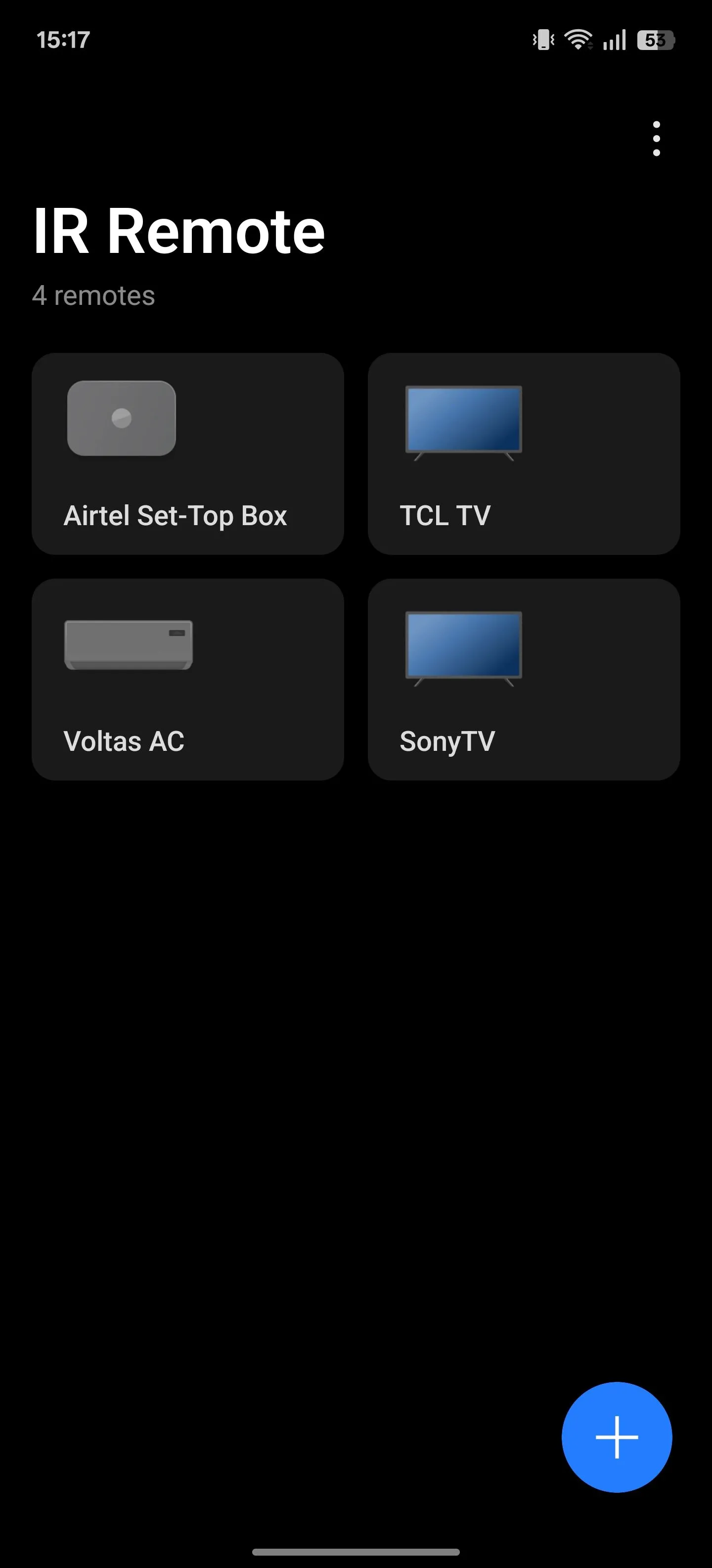 Màn hình chính của ứng dụng IR Remote hiển thị các điều khiển đã thêm