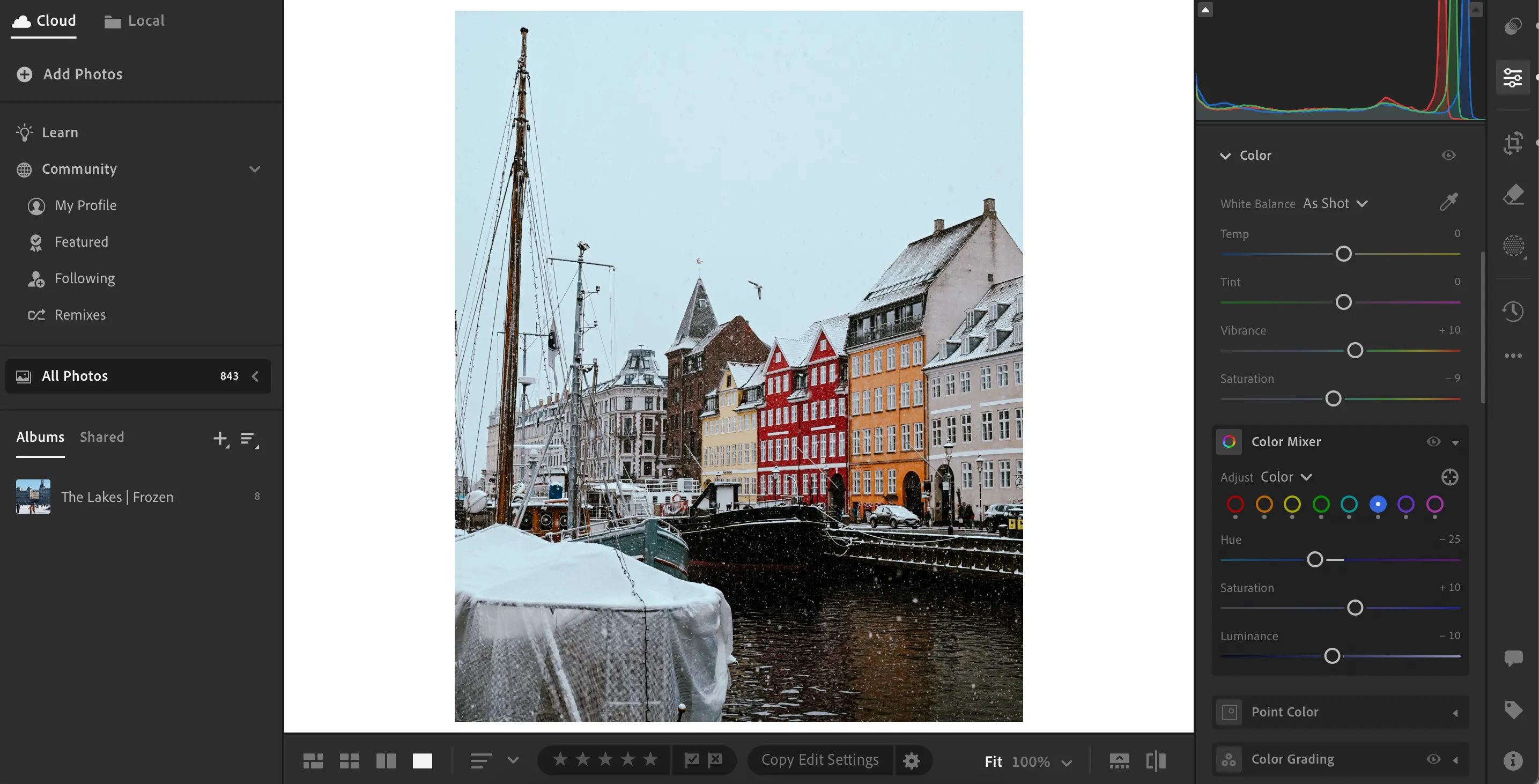 Màn hình chỉnh sửa ảnh JPEG trong Adobe Lightroom, minh họa khả năng tùy chỉnh màu sắc và ánh sáng cho cả định dạng ảnh nén và RAW.