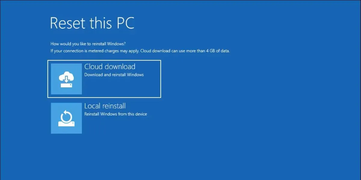 Màn hình chọn cài đặt lại cục bộ hoặc tải xuống đám mây khi đặt lại Windows 11 qua WinRE.