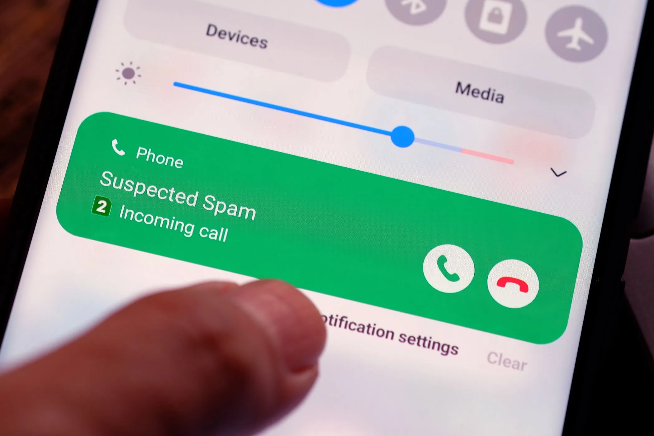 Màn hình điện thoại Android hiển thị cuộc gọi nghi ngờ là spam