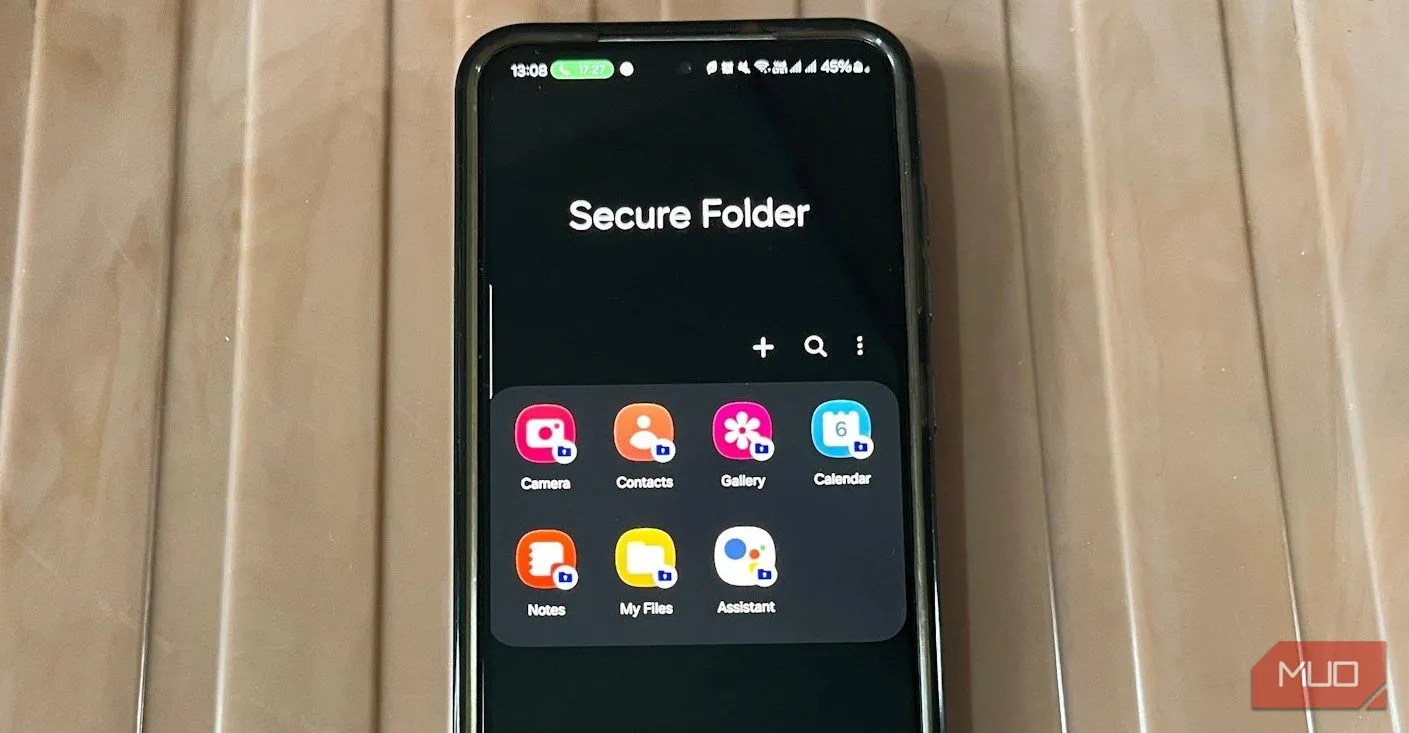 Màn hình điện thoại Samsung với ứng dụng Thư viện trong Secure Folder, minh họa lỗ hổng bảo mật