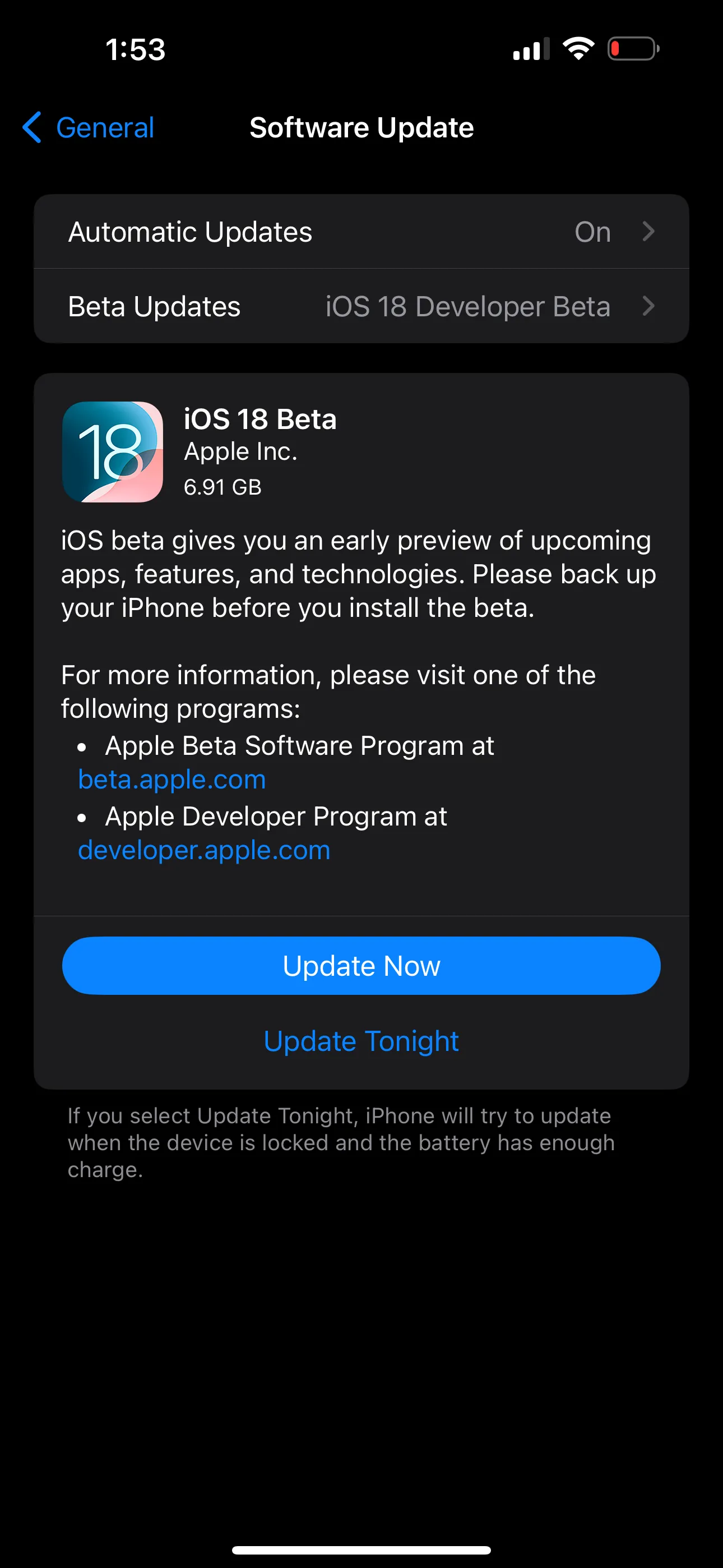 Màn hình iPhone hiển thị thông báo có bản cập nhật hệ điều hành iOS 18 Beta, nhắc nhở người dùng cập nhật phần mềm.