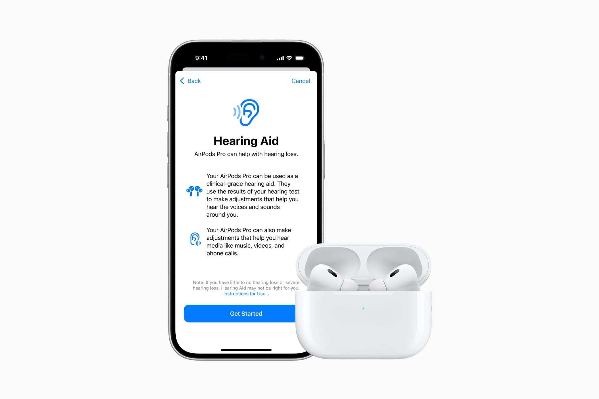 Màn hình iPhone hiển thị tính năng hỗ trợ thính giác của AirPods Pro 2, tai nghe AirPods Pro 2 đặt phía trước