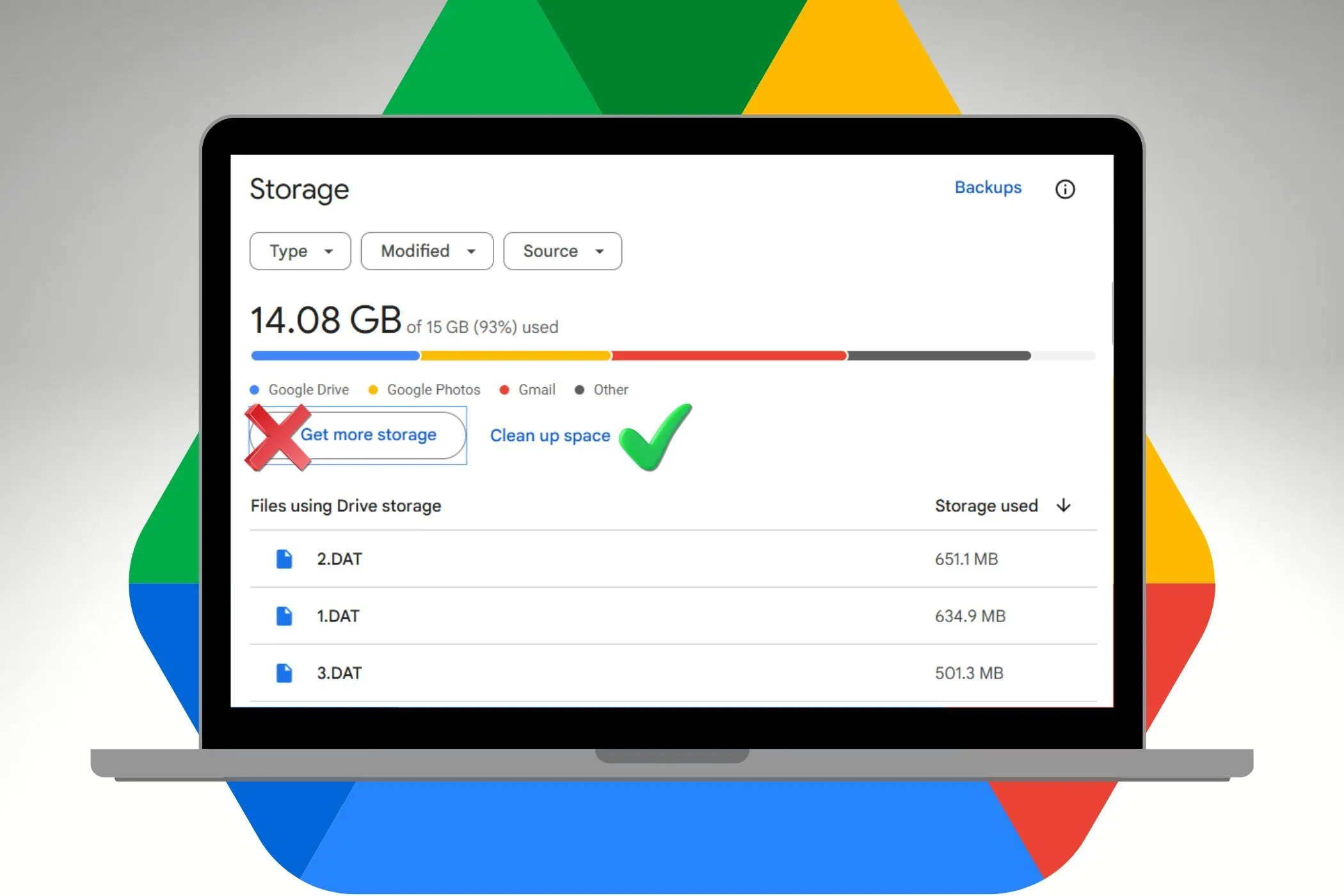 Màn hình laptop hiển thị trạng thái dung lượng lưu trữ, với biểu tượng Google Drive ở nền, tượng trưng cho các dịch vụ đám mây miễn phí.