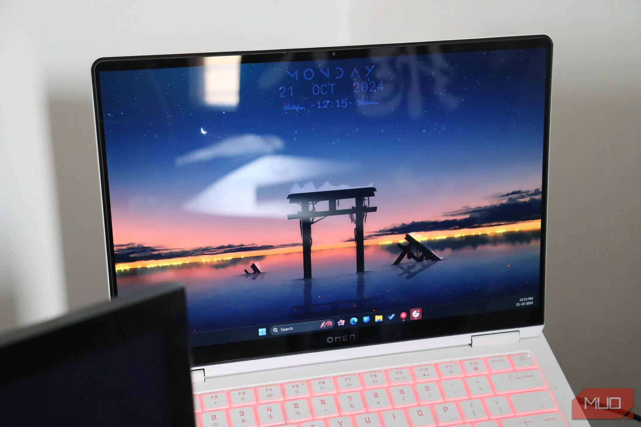 Màn hình laptop HP Omen Transcend 14 với góc nhìn rộng