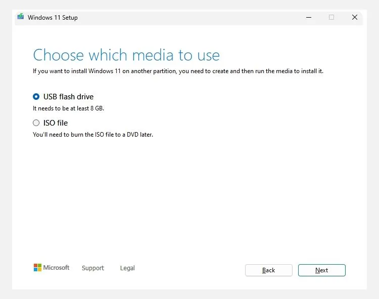 Màn hình lựa chọn tạo USB cài đặt hoặc tải file ISO Windows 11 trong Media Creation Tool