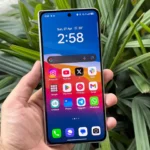 Màn hình phụ lớn, tiện dụng của OPPO Find N5 với tỷ lệ gần giống smartphone truyền thống