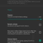 Màn hình ứng dụng AMdroid hiển thị các tùy chọn đánh thức nâng cao như thử thách toán học và NFC để tắt báo thức.