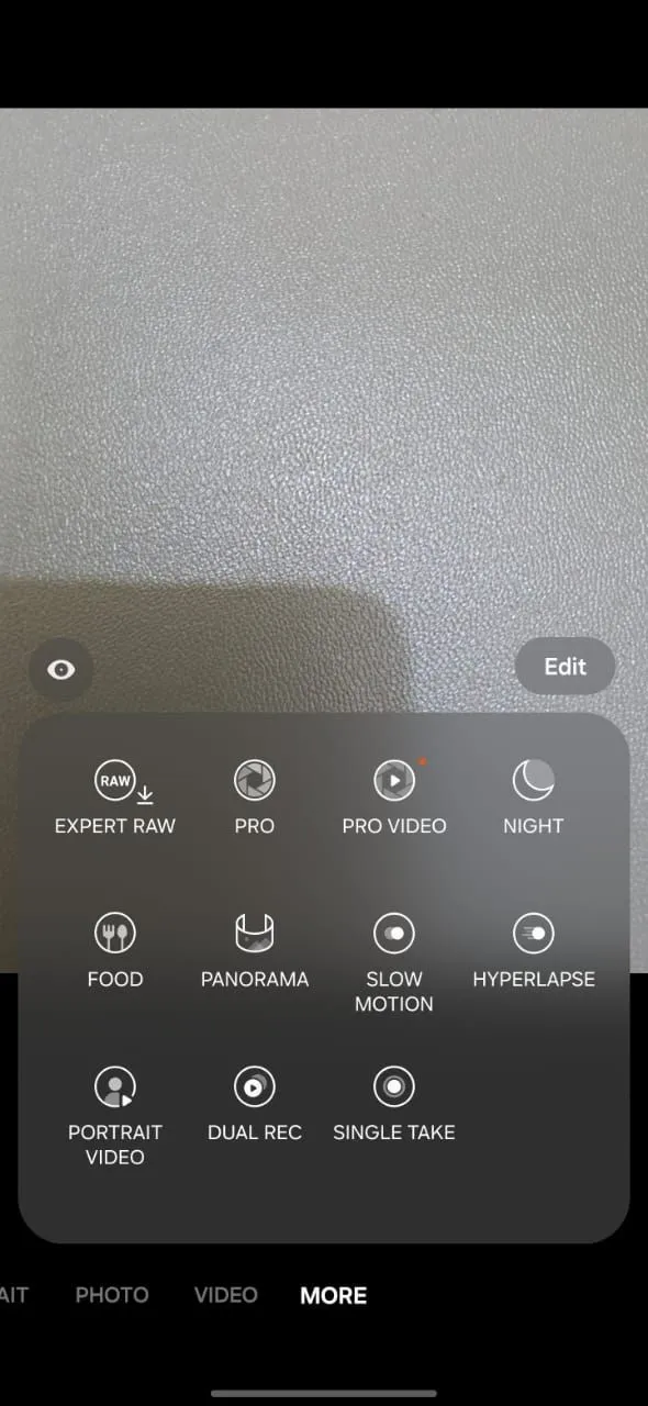 Màn hình ứng dụng Expert Raw trên điện thoại Samsung, biểu tượng cho việc chụp ảnh chất lượng cao