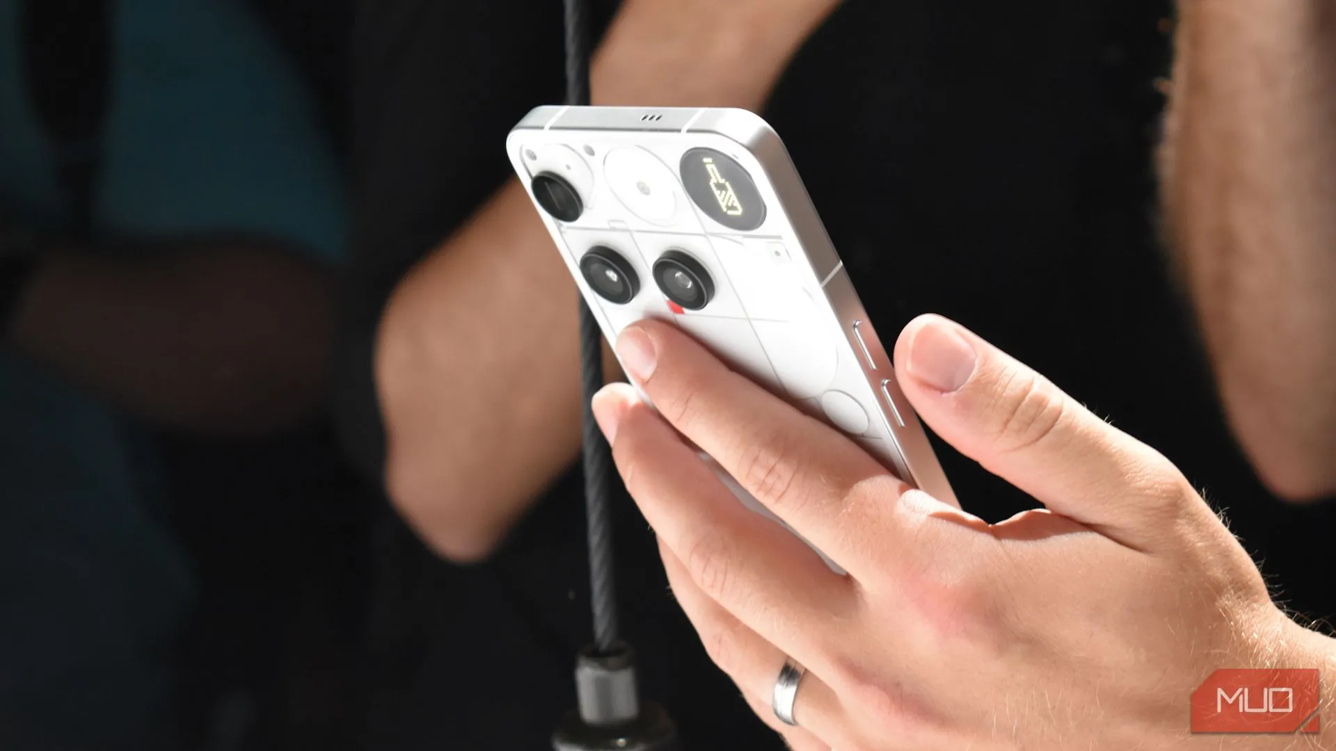 Mặt lưng Nothing Phone 3 với giao diện Glyph Matrix độc đáo