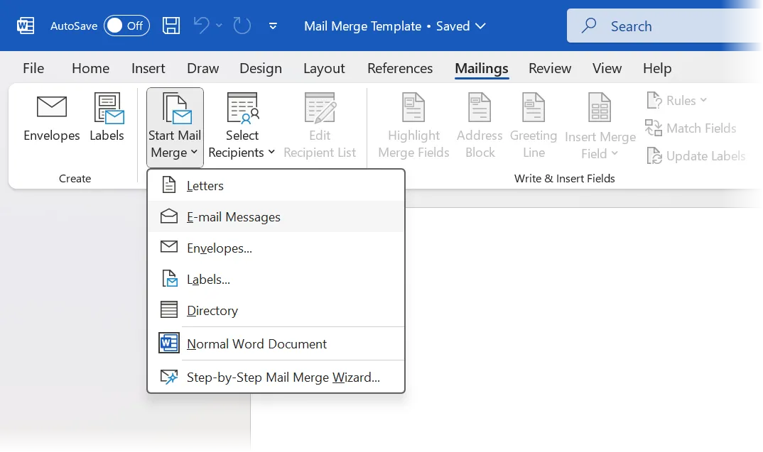 Menu Bắt đầu Trộn Thư (Start Mail Merge) trong tab Mailings của Microsoft Word, chọn định dạng Email Messages