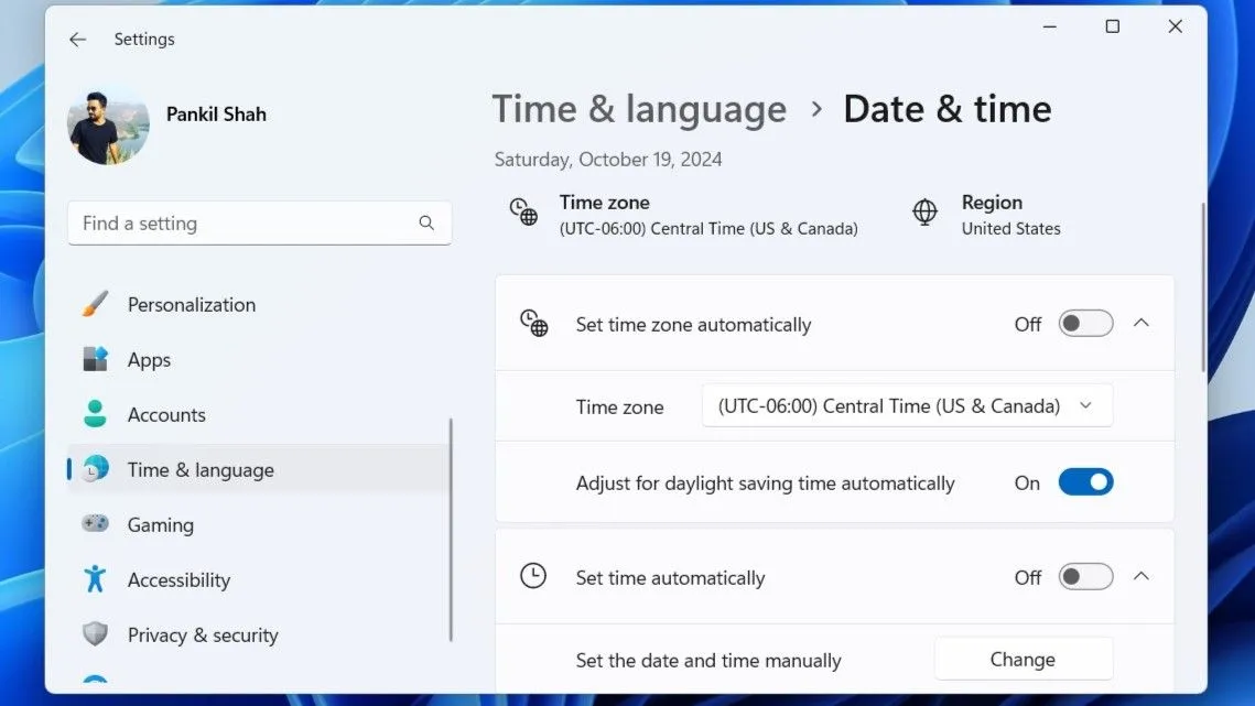 Menu Cài đặt Ngày và Giờ trên Windows 11, hiển thị tùy chọn tự động điều chỉnh giờ mùa hè