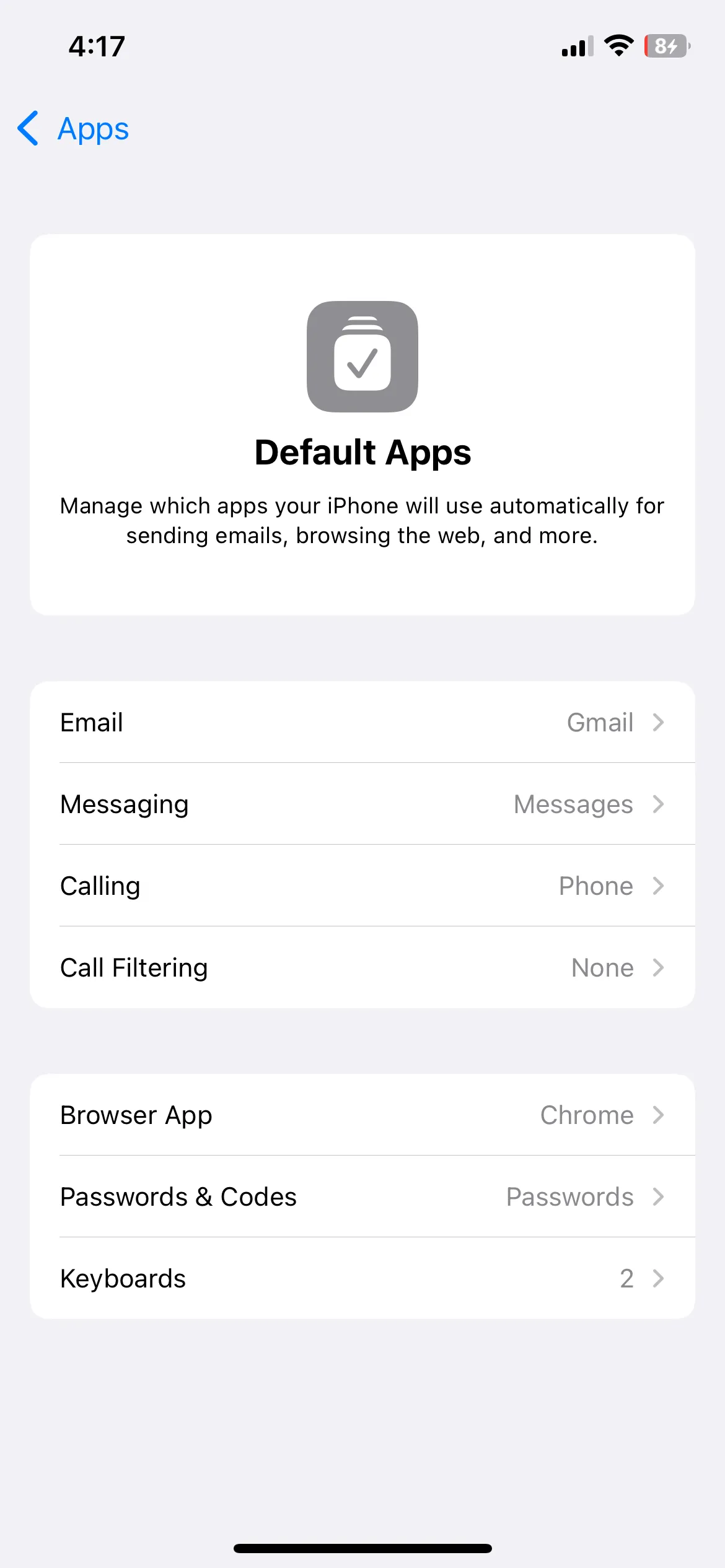 Menu cài đặt ứng dụng mặc định trên iPhone cho phép người dùng thay đổi trình duyệt web, email và các ứng dụng khác.