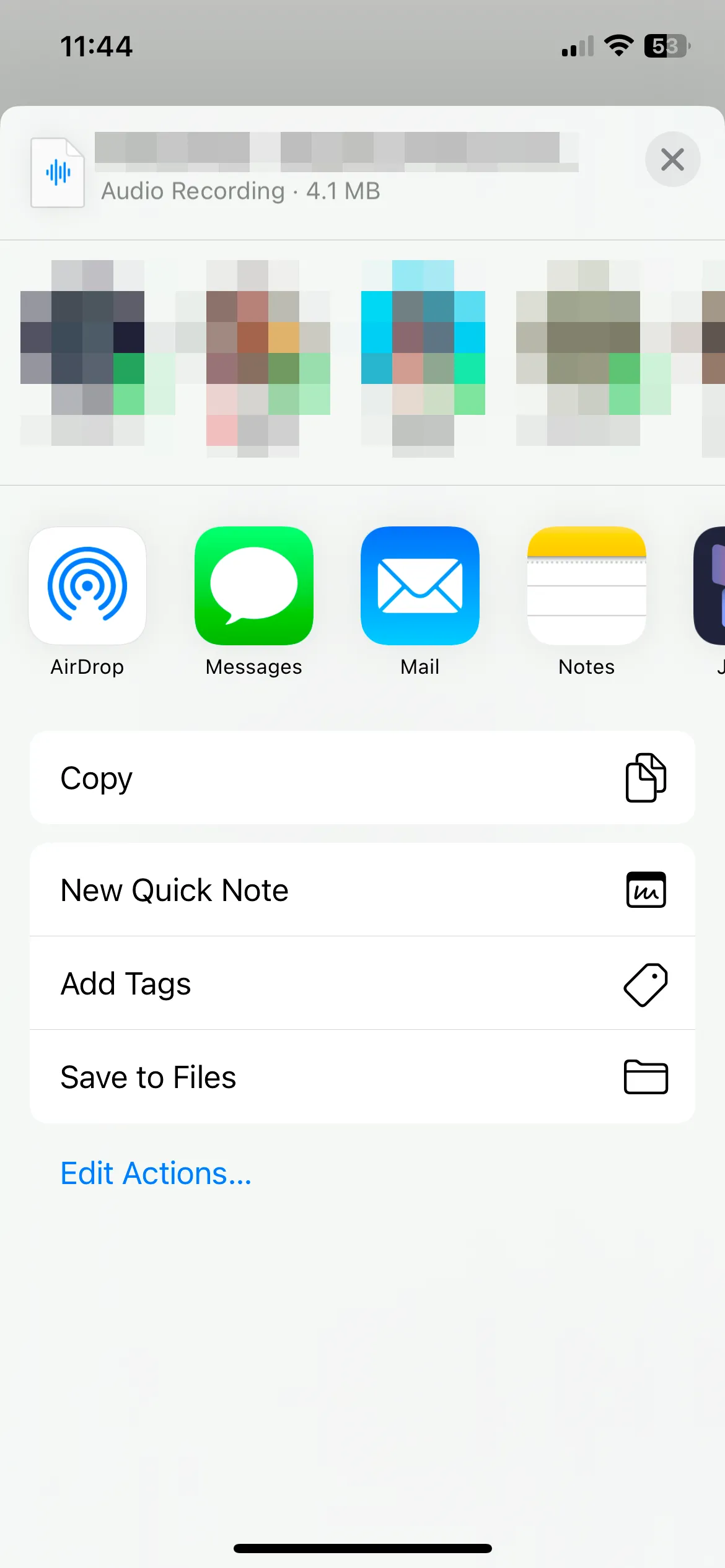 Menu Chia sẻ của tệp âm thanh trong ứng dụng Tệp trên iPhone để sao chép vào bộ nhớ đệm