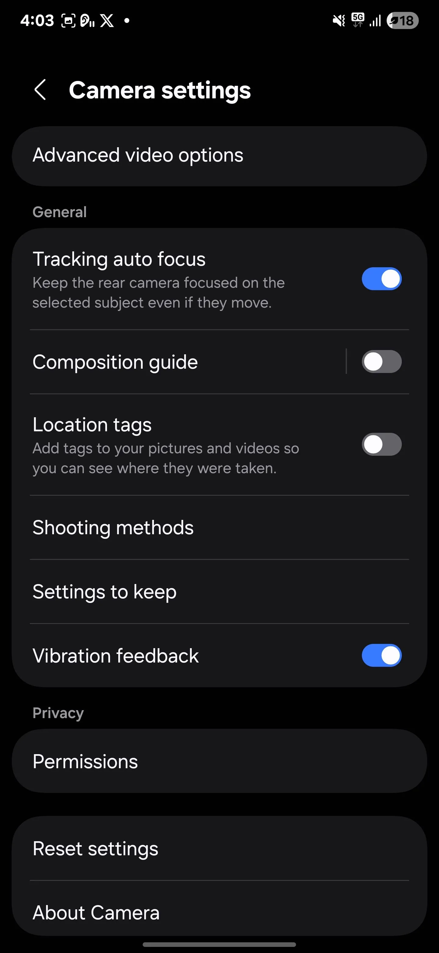 Menu hướng dẫn bố cục trong cài đặt Camera Samsung cho phép bật Grid lines