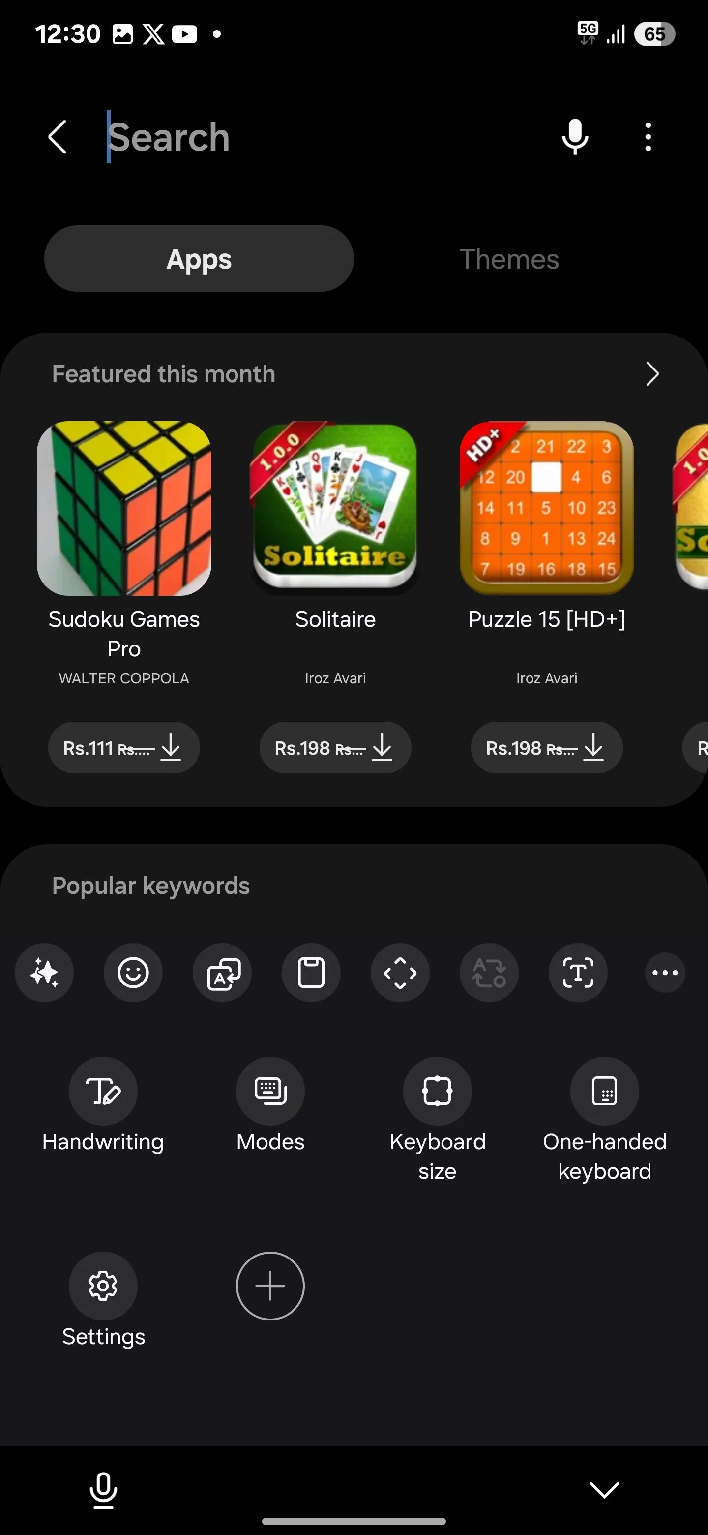 Menu thanh tác vụ (taskbar) trên Bàn phím Samsung, cho phép người dùng tùy chỉnh và thêm các phím tắt tiện ích như Samsung Pass.