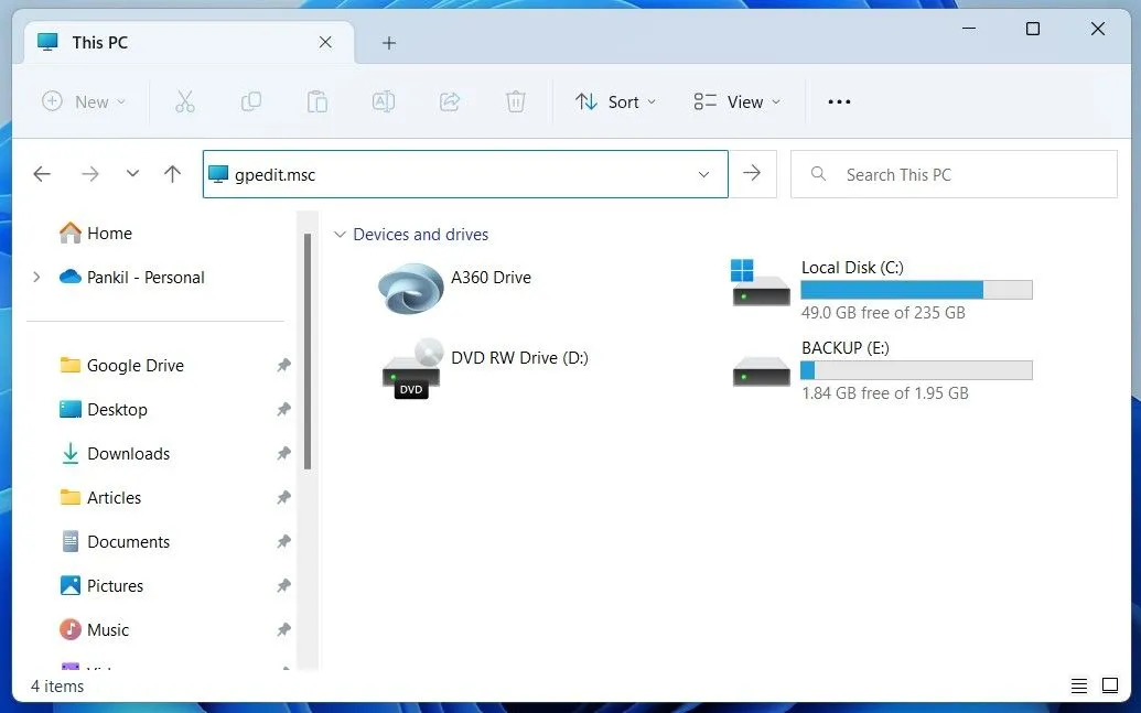Mở trình chỉnh sửa chính sách nhóm cục bộ gpedit.msc từ File Explorer