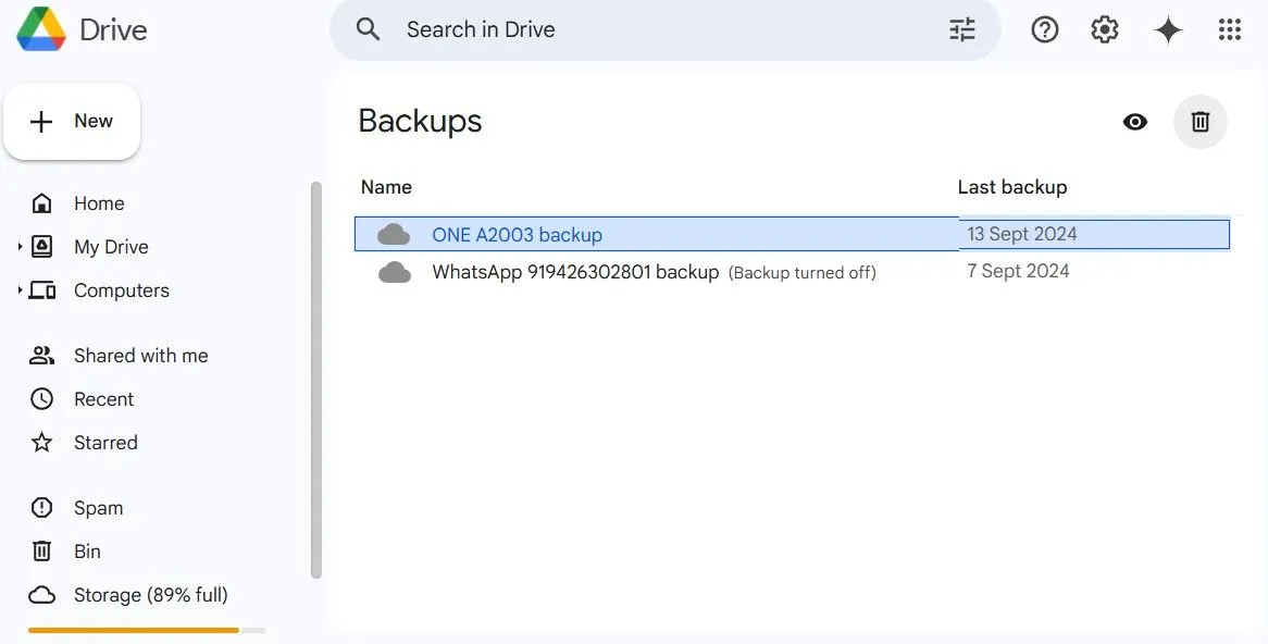 Mục &quot;Backups&quot; trong Google Drive hiển thị danh sách các bản sao lưu điện thoại, cho phép người dùng xóa các bản cũ không cần thiết.