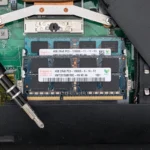 Nâng cấp RAM laptop để cải thiện hiệu suất đa nhiệm và tốc độ xử lý.