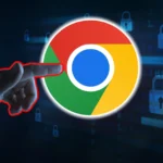 Người dùng đang chỉ vào logo Google Chrome, minh họa việc tin tặc nhắm mục tiêu online