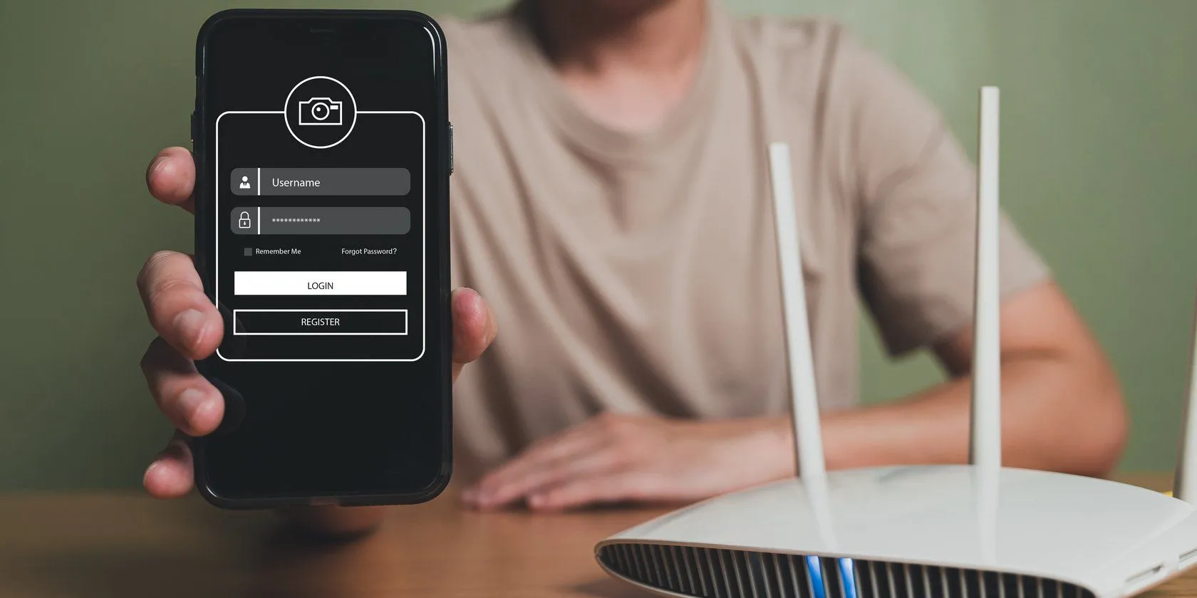Người dùng kiểm tra kết nối Wi-Fi trên điện thoại gần router Wi-Fi để thiết lập mạng khách an toàn.