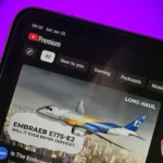 Người dùng trải nghiệm xem video không quảng cáo với YouTube Premium trên iPad Air