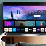Người phụ nữ xem chương trình trên TV LG OLED Evo, minh họa trải nghiệm xem phim chân thực với công nghệ OLED.