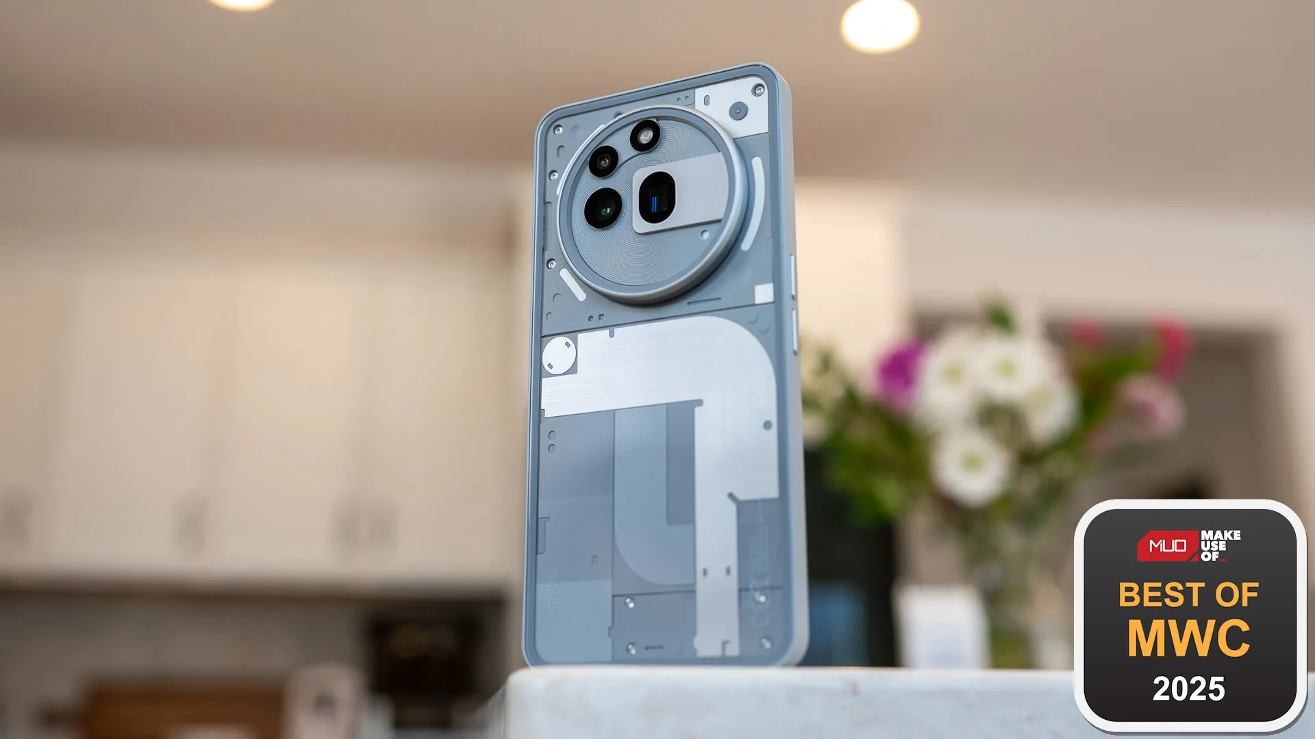 Nothing Phone 3a Pro tại MWC 2025 với thiết kế trong suốt đặc trưng