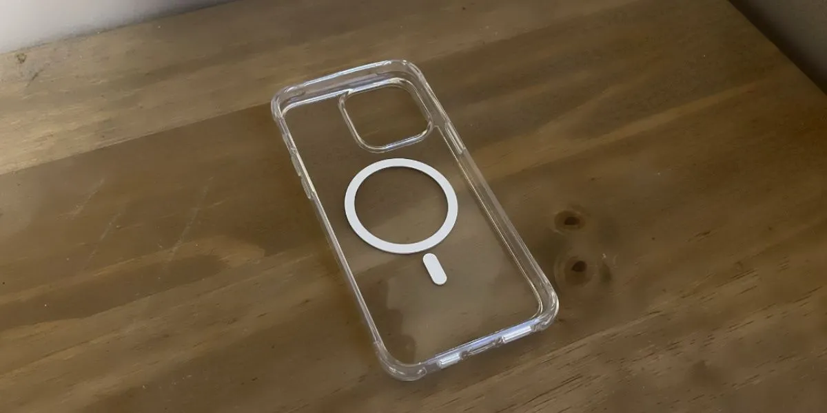 Ốp lưng iPhone 14 Pro Max Mkeke vừa vặn với các nút bấm và cụm camera