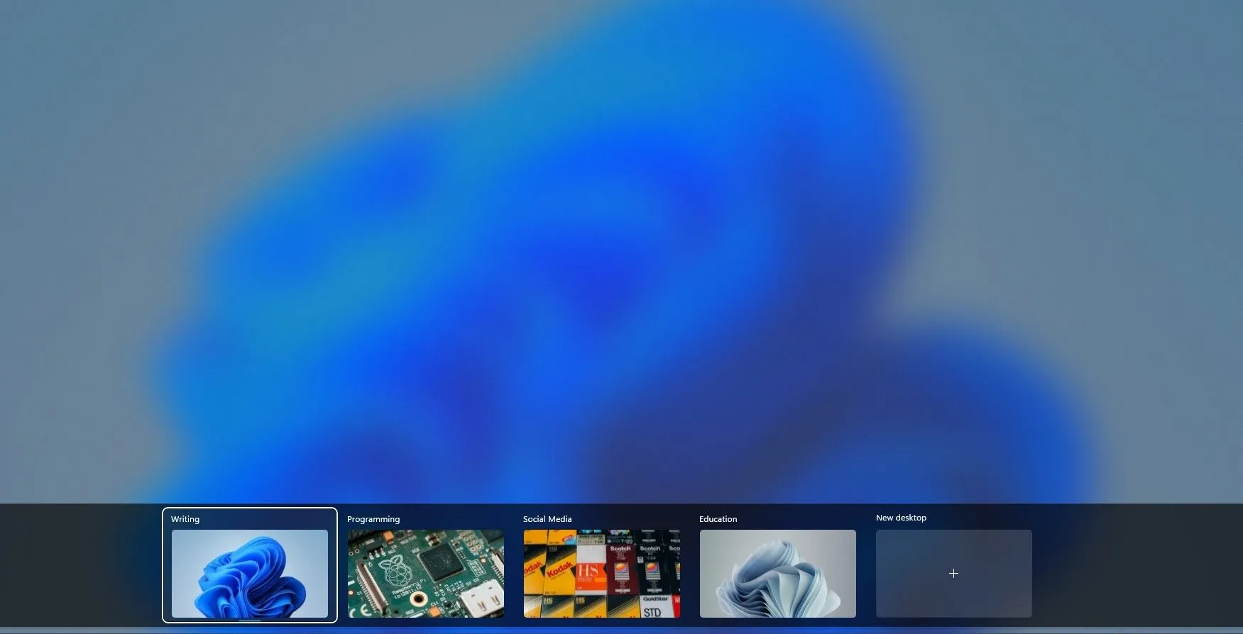 Quản lý và xem các màn hình ảo (Virtual Desktops) khác nhau qua Task View trong Windows