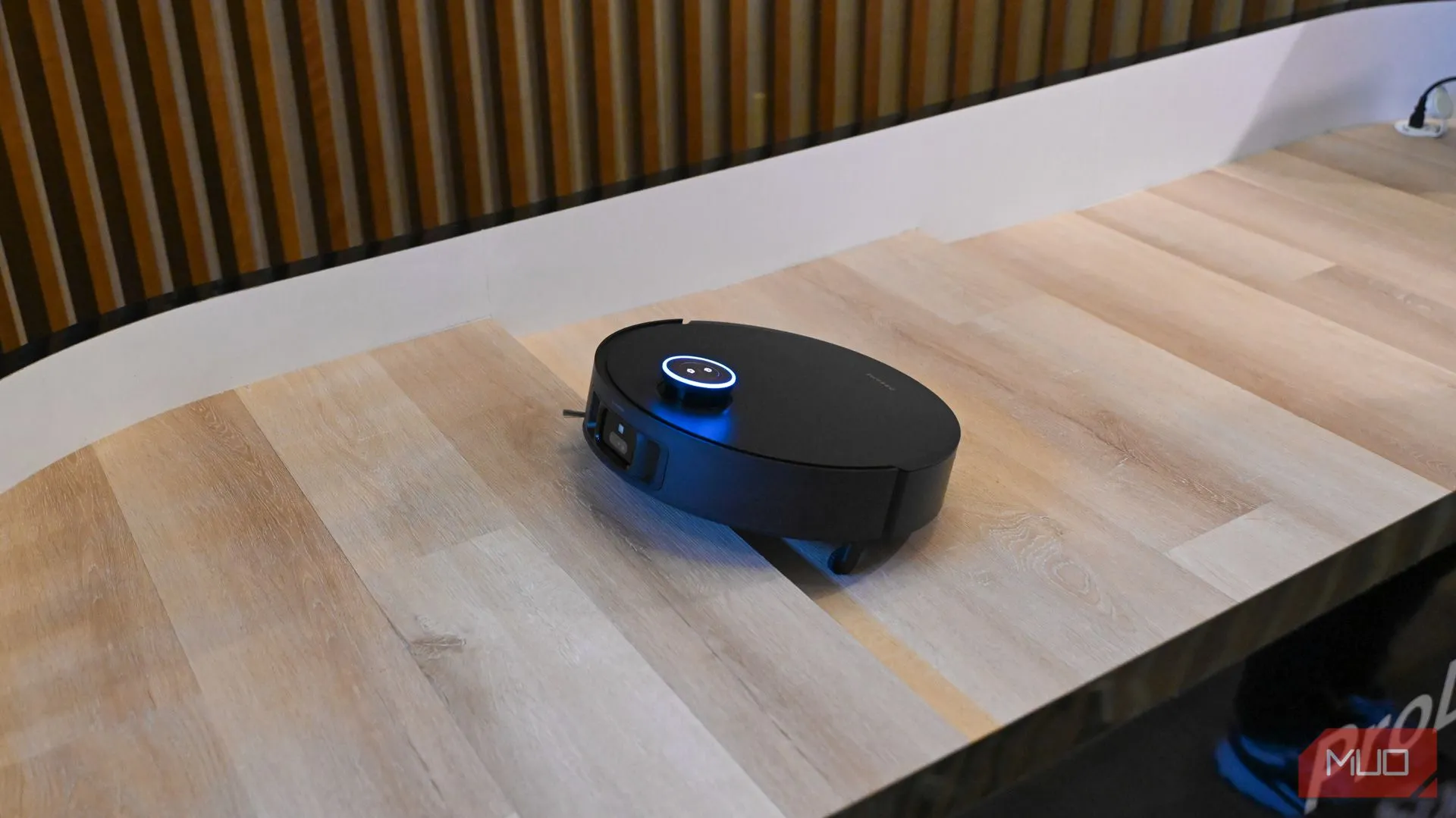 Robot hút bụi Dreame X50 vượt ngưỡng cửa tại CES 2025