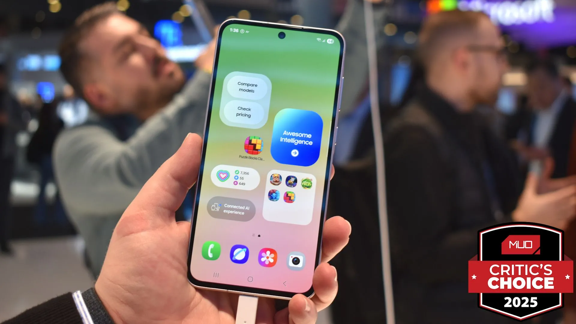 Samsung Galaxy A56, smartphone tầm trung được trưng bày tại MWC 2025.