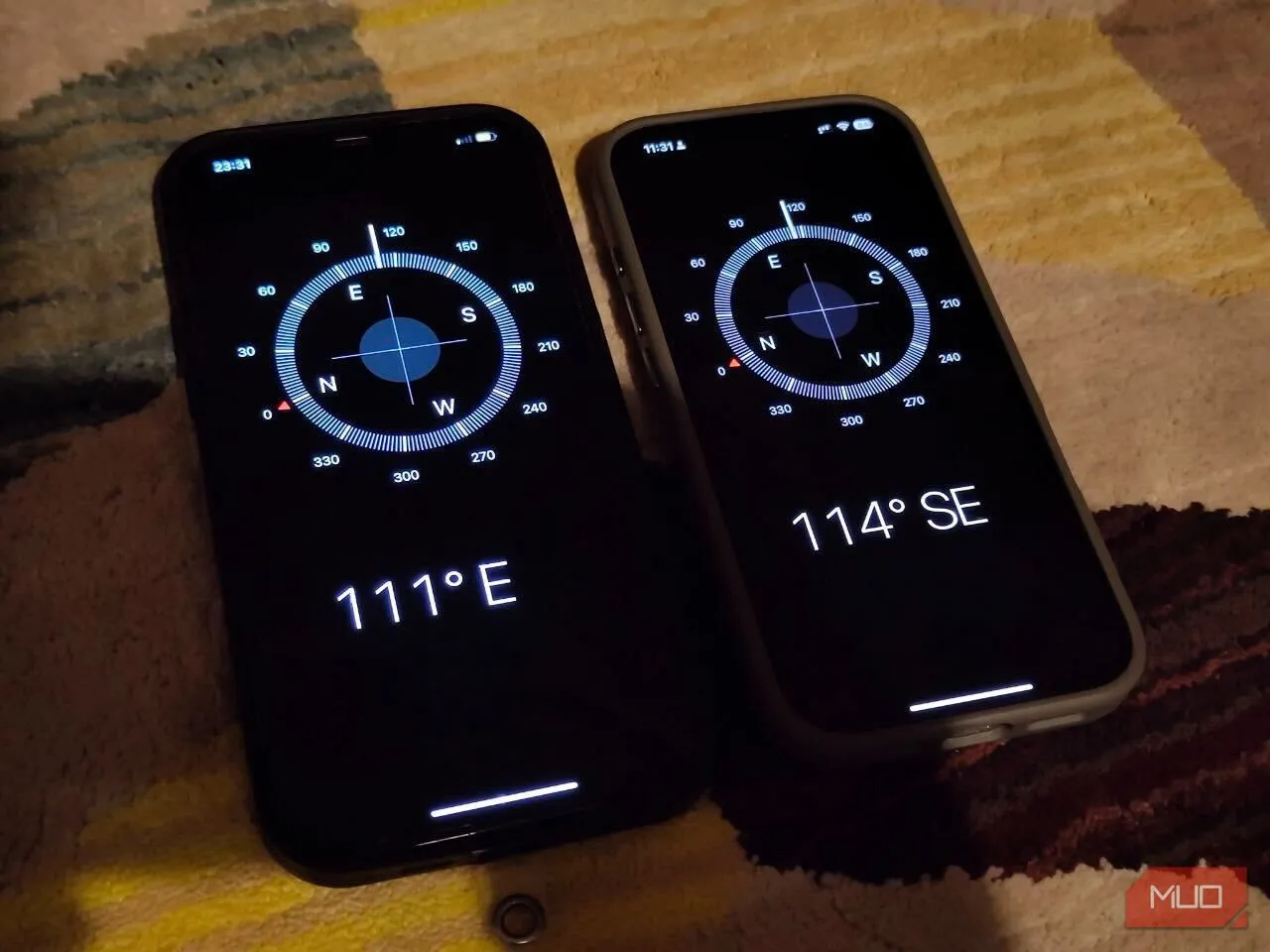 So sánh kết quả la bàn từ hai điện thoại iPhone