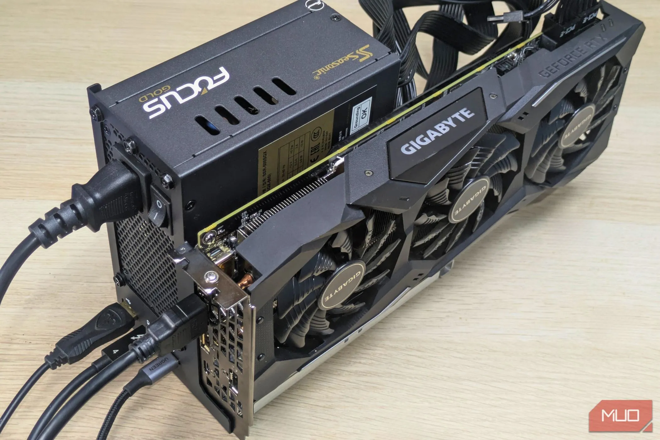 Sử dụng các tính năng USB docking trên eGPU