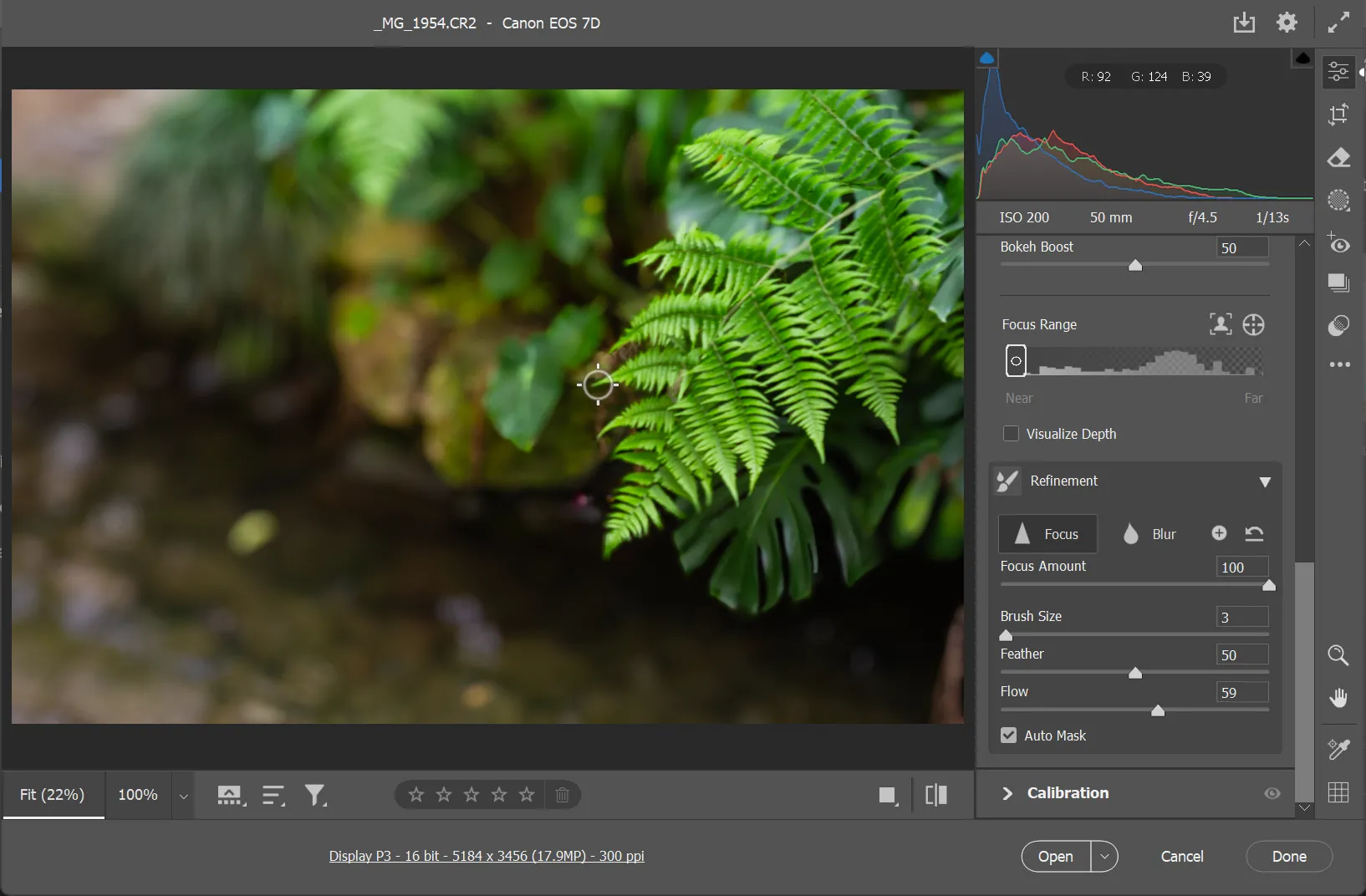 Sử dụng tính năng Refine trong Lens Blur Photoshop để tinh chỉnh vùng lấy nét và độ mờ, giả lập độ sâu trường ảnh nông.