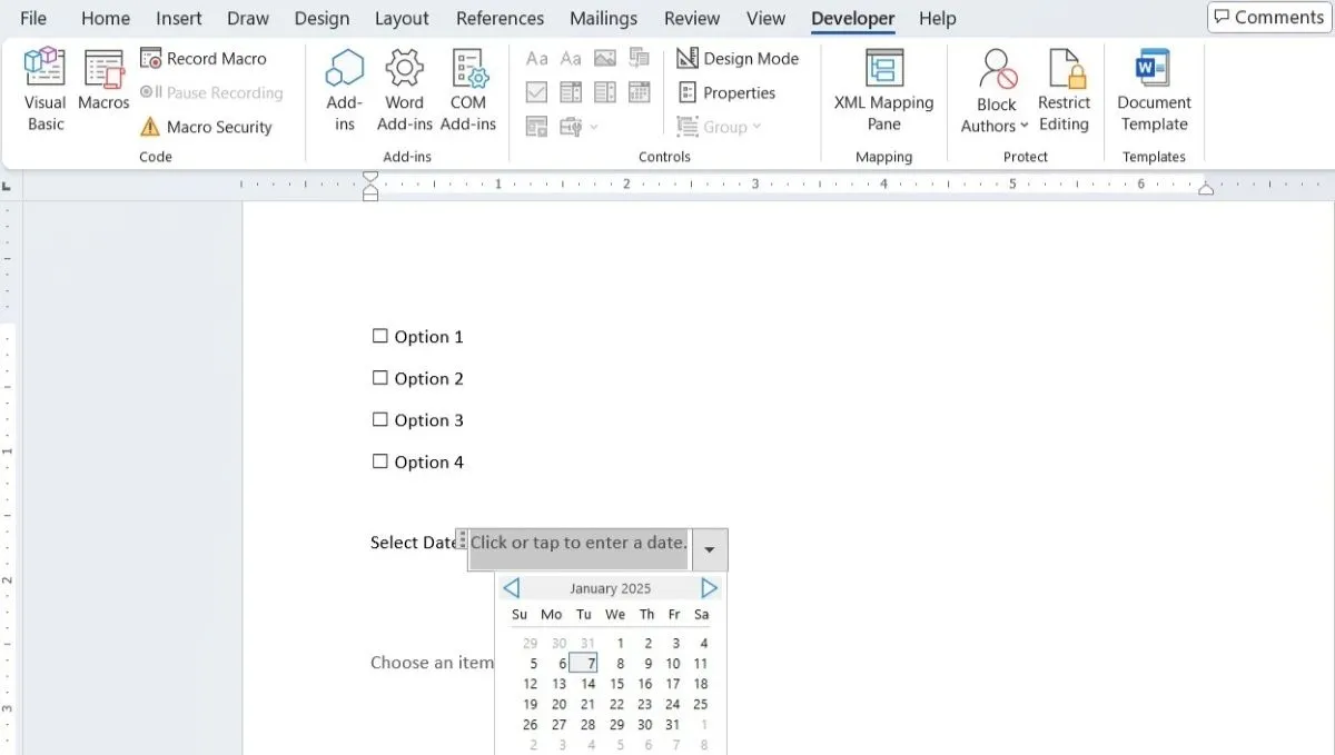 Tài liệu Word với tab Developer được chọn, hiển thị công cụ chọn ngày cho biểu mẫu