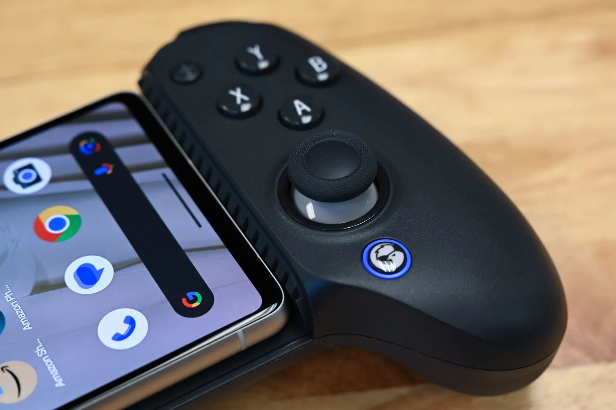 Tay cầm chơi game di động không dây G8+ Galileo kết nối qua USB với điện thoại Samsung, nâng cao trải nghiệm chơi game