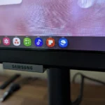 Thanh tác vụ hiển thị trên giao diện Samsung DeX, minh họa các biểu tượng ứng dụng và thông báo.
