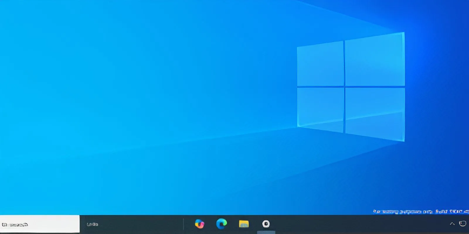 Thanh tác vụ Windows 10 với các biểu tượng ứng dụng đã được căn giữa