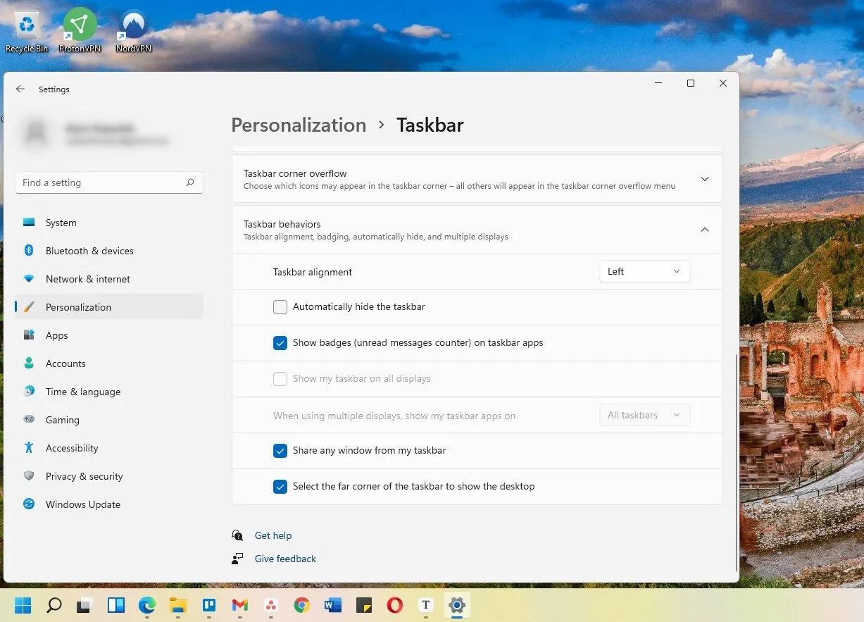 Thanh Taskbar trên Windows 11 với các biểu tượng được căn chỉnh sang trái, giống như Windows 10