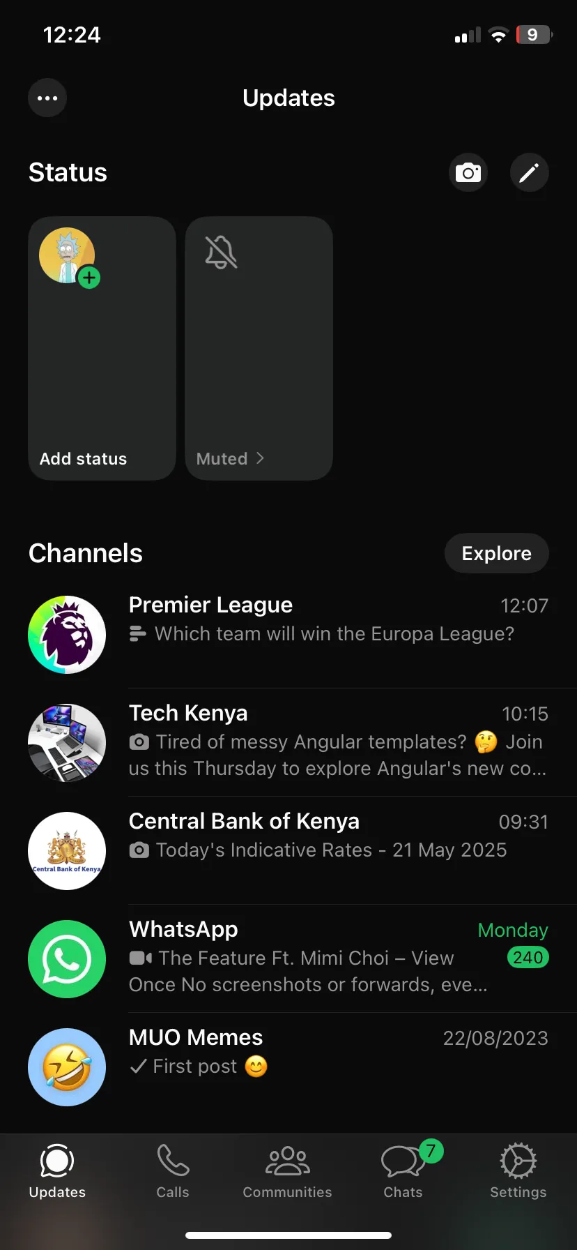 Thẻ cập nhật (Updates) trên ứng dụng WhatsApp cho hệ điều hành iOS